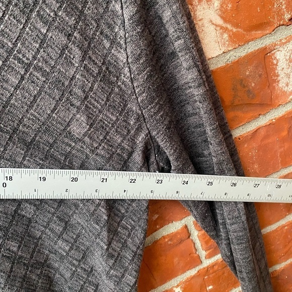 Rock & Republic XL Gray Vneck Wrap Long Sleeve Top - Picture 6 of 8